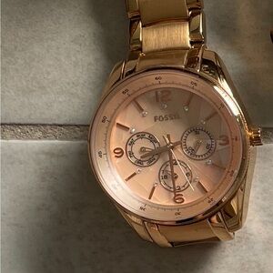 Rose gold Fossil watch